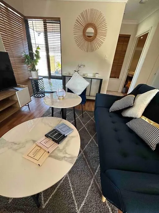 Luxurious Hideaway Villa Perth Holiday home